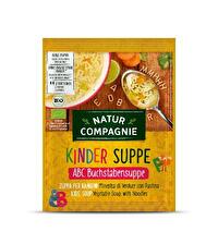 Die Kinder-Buchstabensuppe von Natur Compagnie ist einfach zubereitet. Nur 8 Minuten kochen und fertig ist der Suppenspaß mit herzhaften Kräutern! Jetzt günstig im veganen Onlineshop bei kokku kaufen!
