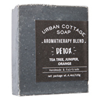 Urban Cottage Soap Detox beinhaltet wertvolle ätherische Öle von Teebaum, Orange & Wacholder und reinigt sanft zarte Haut.