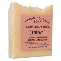 Urban Cottage Soap Energy beinhaltet wertvolle ätherische Öle von Orange, Grapefruit, Zitrone und Zitronengras und wirkt straffend und durchblutungsfördernd.