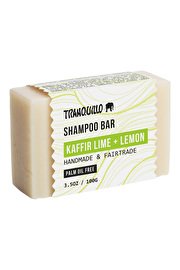Der Shampoo Bar Kaffir Lime & Lemon von Tranquillo auf natürlicher Pflanzenbasis liefert tollen, reichhaltigen Schaum, der Haare und Kopfhaut mild reinigt und befeuchtet.