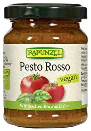 Sonnengetrocknete Tomaten vereint mit feinstem Olivenöl und frischem Basilikum, das ist das Pesto Rosso von Rapunzel.
