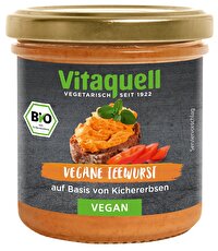 Die Bio Vegane Teewurst von Vitaquell schmeckt durch wunderbar abgestimmter Würze aus Paprika, Zwiebeln, Senfkörnern und Rauchsalz herzhaft-deftig mit leicht rauchiger Note.