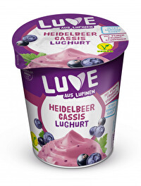 Die Joghurt-Alternative Heidelbeere Cassis aus dem Hause LUVE schmeckt unglaublich lecker und wird aus heimischen Süßlupinen hergestellt.