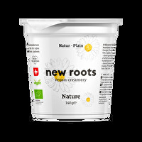 Die Alternative zu Naturjoghurt aus Cashewkernen von New Roots besticht durch ihre cremige Konsistenz und steht richtigem Joghurt damit in nichts nach.