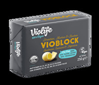 Der neue Vioblock zum Streichen, Kochen, Backen und Braten von Violife ist cremig lecker wie Butter aber natürlich 100% vegan.