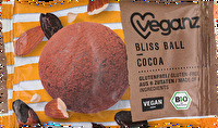 Der Bliss Ball Cocoa von Veganz versorgt dich in stressigen Situationen mit der nötigen Energie.