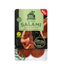 Die vegane Salami Klassik Pfeffer von Billie Green wird auf Basis von Weizenprotein hergestellt und hat einen unvergleichlich würzigen Geschmack.