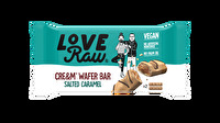 Der Cre&m Wafer Bar Salted Caramel von LoveRaw kombiniert die Süße von seidenweichem Karamell mit einer Prise Salz und leckeren Schokoladenüberzug.