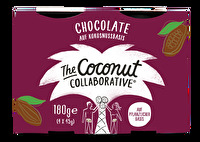 Super cremig, super schokoladig, aber dabei nicht zu süß: Eine Packung des Schokoladendesserts von The Coconut Collaborative enthält vier köstliche Portionen des cremigen Schokopuddings auf Kokosnussbasis.