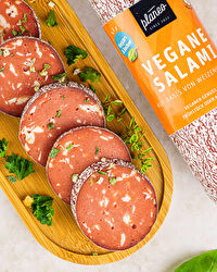 Die Vegane Salami von planeo - wer eine schmackhafte und schnittfeste Salami sucht, wird mit dieser hier bestens bedient!