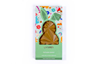 Pistazie Bunny von LA MARA Chocolaterie. Pistazie Bunny von LA MARA Chocolaterie vereint zartschmelzende weiße Schokolade mit einem cremigen Pistazienmark, das für einen nussigen, aromatischen Genuss sorgt.