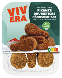 Die veganen, pikanten Drumsticks von Vivera sind panierten Chicken Wings nachempfunden.