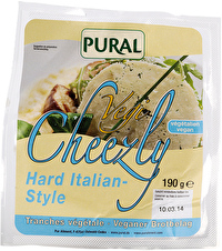 Der Vegi Cheezly Hard Italien Style von Pural ist ein veganer Ersatz, der ideal mit mediterranen Speisen harmoniert und das Aroma sehr gut nachempfindet!