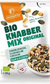 Der Landgarten Knabber-Mix vereint die verschiedenen Bio-Sorten und bringt sie in eine Tüte! Jetzt bei kokku, deinem Veganshop, kaufen!
