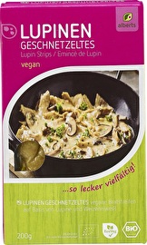 Das Lupinen-Geschnetzeltes von alberts ist einfach und vielfältig in diversen Gerichten einsetzbar. Jetzt bei kokku, deinem Veganshop, kaufen!