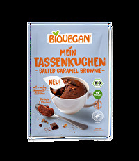 Mein Tassenkuchen Salted Caramel Brownie von Biovegan ist ein kleiner Brownie, der schnell und einfach zubereitet werden kann.