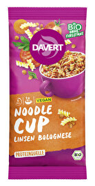 Der Noodle-Cup Linsen Bolognese von Davert ist die perfekte Lösung für eine schnelle und schmackhafte Zwischenmahlzeit, ob zu Hause oder im Büro.