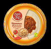Der Hummus Shakshuka von DeliDip ist das perfekte Zusammenspiel von würzigem Hummus mit fruchtiger Tomaten-Paprika Sauce.