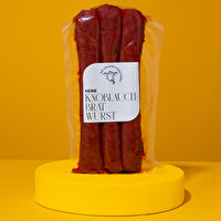 Mit der Keine Knoblauchbratwurst von Die Vegane Fleischerei erhältst du die klassische Keine Bratwurst mit einer Extraportion Knoblauch.