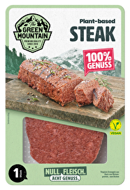 Das vegane Steak von Green Mountain auf Seitanbasis kommt mit einem guten Schuss Rote-Bete-Konzentrat daher, welches den Fleischsaft sehr gut nachempfunden ist.