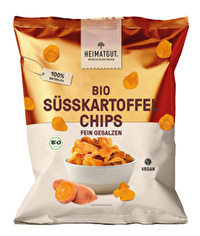 Die knallig orangenen Süßkartoffel Chips von Heimatgut brauchen nur 3 Zutaten um absolut überzeugend zu sein.