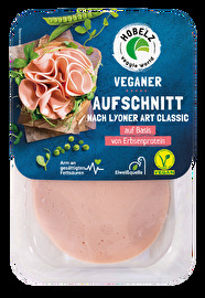 Der Veganer Aufschnitt Lyoner Art Classic von Hobelz bringt bestes Erbsenprotein aufs Brot. Der schmackhafte Aufstrich kommt einer klassischen Lyoner verdammt nah - sowohl vom Geschmack als auch von der Konsistenz.