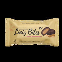Der Name Salted Peanut Butter Pralinis klingt schon verheißungsvoll. Aber diese weiche Kekskugeln, umhüllt von knackig-aromatischer Schokolade und leicht salziger Erdnusscremefüllung schmecken sogar noch viel besser als der Name klingt!