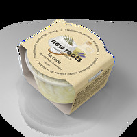 Der La Cotta mit Olivenöl, Thymian und Lavendel von New Roots verfeinert deinen Salat mit dem gewissen Extra.
