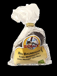 Beim veganen Baumstamm von rosmarin Bioback umhüllt Marzipan feinstes Nougat. Außen drumherum kommt noch leckerste Bio-Schokolade dazu! Schnell bei kokku kaufen!