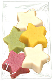 Die bunten Marzipan-Sterne von Rosmarin BioBack. Das vegane Weihnachtsfest kann kommen! Jetzt günstig bei kokku, deinem veganen Onlineshop, kaufen!