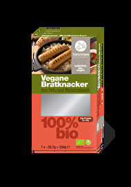 Die veganen Bratknacker von Tofutown bestehen aus Tofu- und Weizeneiweiß und sind damit ein richtiger Proteinlieferant.