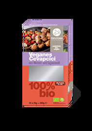 Mit dem veganen Cevapcici von TOFUTOWN kannst du dir das traditionelle Nationalgericht aus Südosteuropa easy vegan zu Hause herstellen.