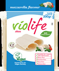 Mozzarella-Liebhaber*innen aufgepasst: Die Mozzarella Scheiben von Violife sind die vegane Alternative zum beliebten italienischen Weichkäse!