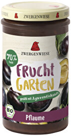 Der Fruchtgarten-Aufstrich Pflaumenmus von Zwergenwiese schmeckt so, als würde man ihn bei Oma im Garten unter dem Pflaumenbaum essen.