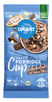 Der Hafer Porridge Cup Schokolade mit Kakao Nibs von Davert kombiniert die zarten Vollkorn-Haferflocken mit der natürlichen Süße der Datteln, feinem Kakao und zartherben Kakao Nibs.