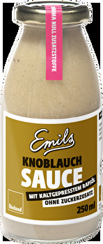 Die Knoblauch Sauce von Emils ist die perfekte Begleitung für jedes Grillfest.