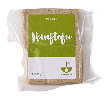 Der Hanftofu Pikant von hanfwerk ist ein hochwertiger, würziger Tofu, der knusprig angebraten unschlagbar lecker ist.