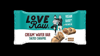 Der Cre&m Wafer Bar Salted Caramel von LoveRaw kombiniert die Süße von seidenweichem Karamell mit einer Prise Salz und leckeren Schokoladenüberzug.