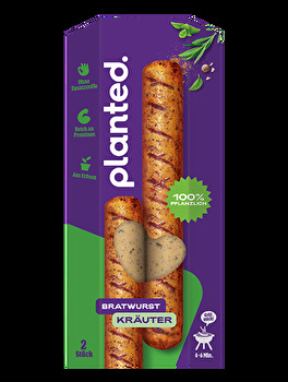 Die Bratwurst Kräuter von planted. ist eine pflanzliche Alternative auf Basis von Erbsenprotein, fein gewürzt mit Majoran, weißem Pfeffer und Thymian.