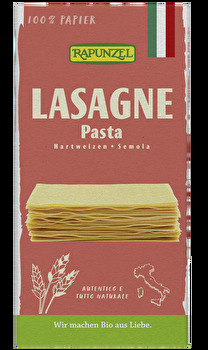 Die Lasagne-Platten von Rapunzel sind ohne Vorkochen verwendbar und sorgen für geschichtetes Vergnügen.