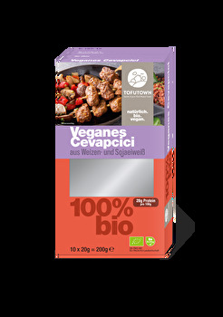 Mit dem veganen Cevapcici von TOFUTOWN kannst du dir das traditionelle Nationalgericht aus Südosteuropa easy vegan zu Hause herstellen.