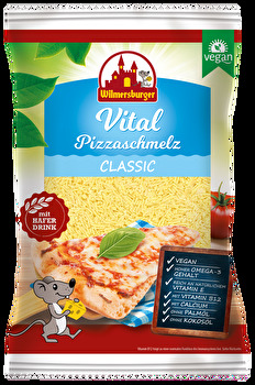Der Pizzaschmelz Vital Classic von Wilmersburger ist so ziemlich der perfekte Käseersatz für Pizzen und Gratins. Der leicht schmelzende Käseersatz ist auf der Pizza optisch und geschmacklich nicht mehr von echtem Käse zu unterscheiden.