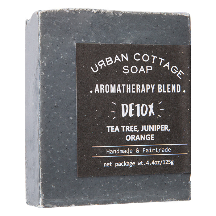 Urban Cottage Soap Detox beinhaltet wertvolle ätherische Öle von Teebaum, Orange & Wacholder und reinigt sanft zarte Haut.