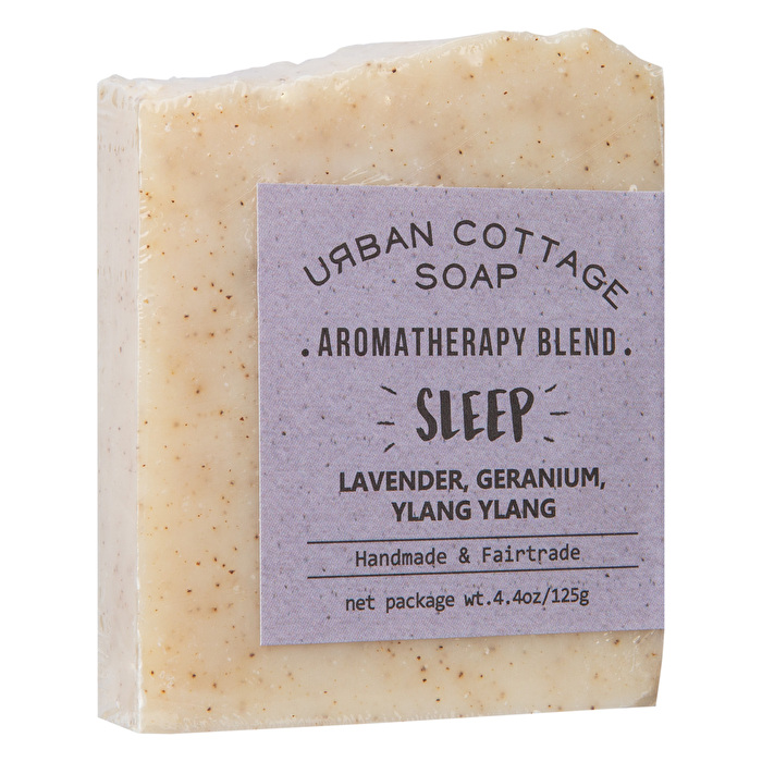Urban Cottage Soap Sleep beinhaltet wertvolle ätherische Öle von Ylang-Ylang und Lavendel und macht die Abendroutine zum entspannenden Ritual.