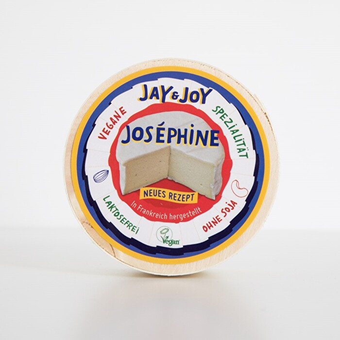 Josephine - die Alternative zu Brie von Jay & Joy zergeht mit ihrer zart cremigen Textur auf der Zunge.
