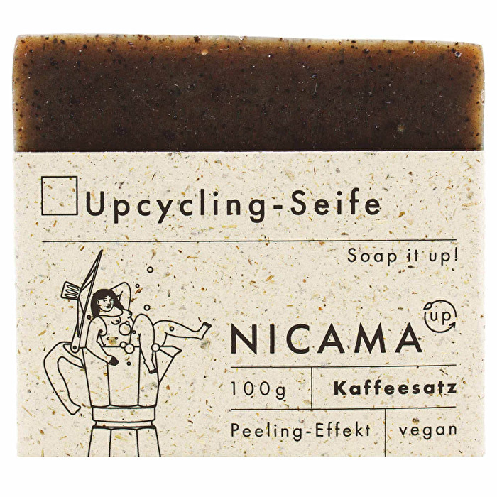 NICAMA sammelt für seine Upcyclingseife mit Peelingeffekt-Kaffeesatz den Kaffeesatz bei unterstützenswerten, lokalen Cafés ein und verarbeitet diesen nach dem Dörren in hochwertigen Naturkosmetik-Peelingseifen.