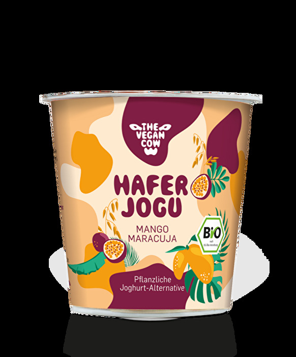 Mit der fruchtigen Sorte Mango Maracuja bringt dir der Haferjoghurt von The Vegan Cow ein Stück Sommer nach Hause.