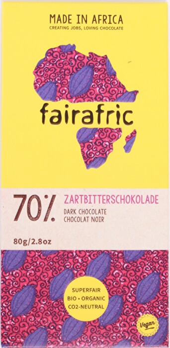 Die Zartbitterschokolade mit einem 70% Kakaoanteil von fairafric beweist mal wieder, dass es für eine richtig leckere Schokolade nicht viel braucht.