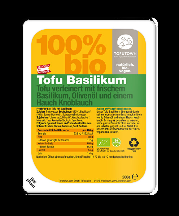 Der Tofu Basilikum von TOFUTOWN ist neben Basilikum auch mit Olivenöl und Knoblauch verfeinert.