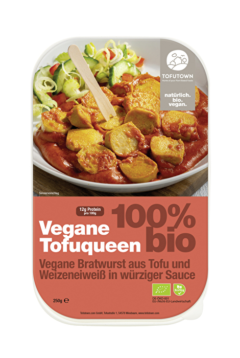 Mit der veganen Tofuqueen lässt Tofutown den allseits belieben Imbissbuden-Klassiker - die Currywurst - aus rein pflanzlichen Zutaten und in Bio-Qualität wieder aufleben.